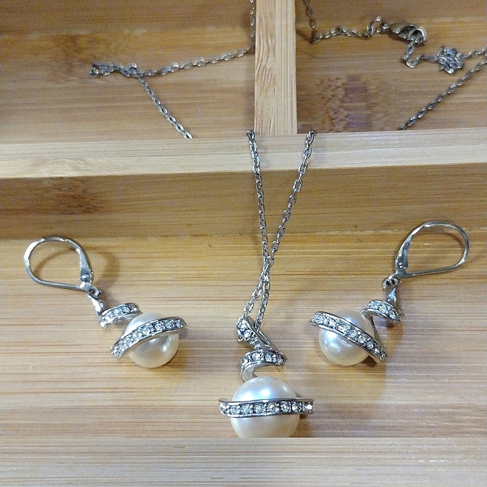 Brand New Matching Pearl and Diamond set